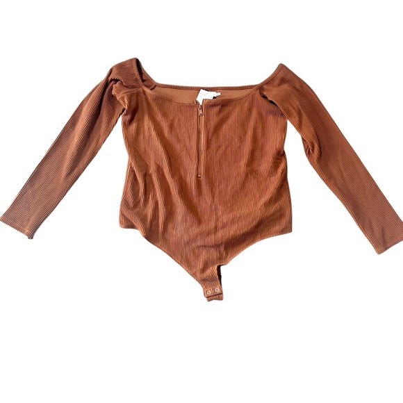 Good American Half Zip Off The Shoulder Ribbed Rust Brown Bodysuit Size 6/US 3XL - Picture 3 of 9